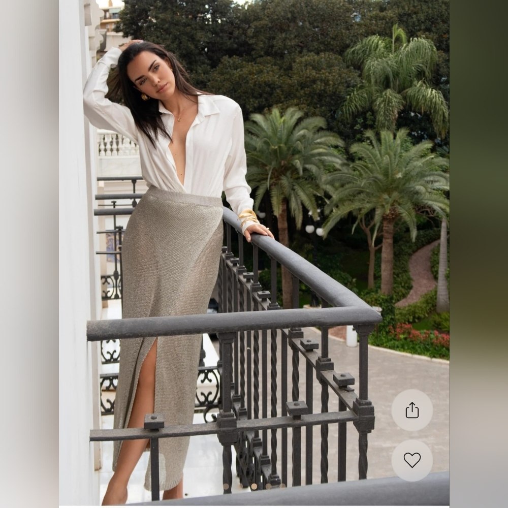 Elegant Silver Women's Skirt